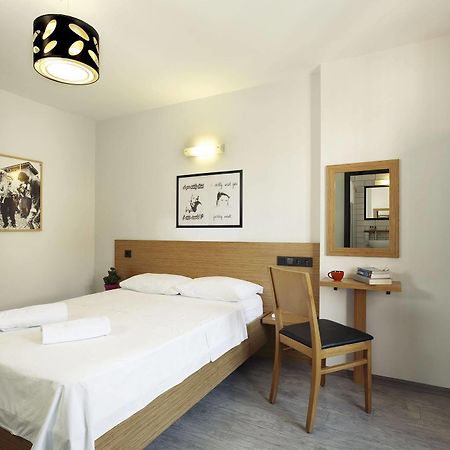 Hush Hostel Moda Стамбул Экстерьер фото
