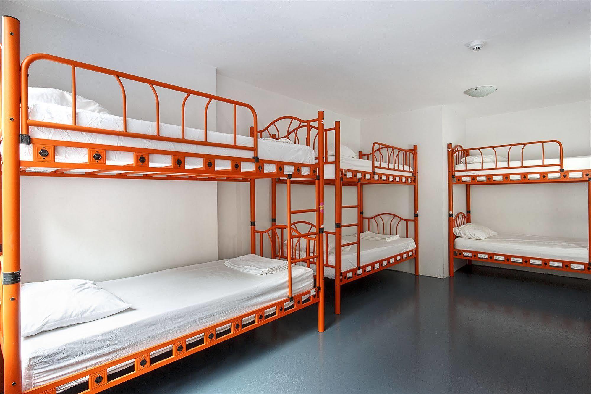 Hush Hostel Moda Стамбул Экстерьер фото